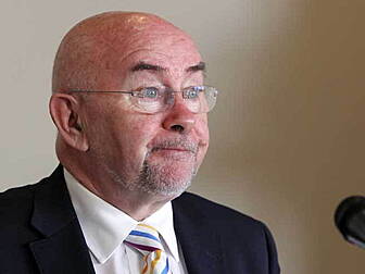 Minister wants change to how r...